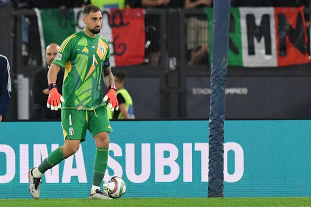 découvrez l'univers captivant de gianluigi donnarumma, le prodige italien des cages, dont le talent exceptionnel et les performances remarquables font de lui l'un des gardiens les plus prometteurs du football mondial.