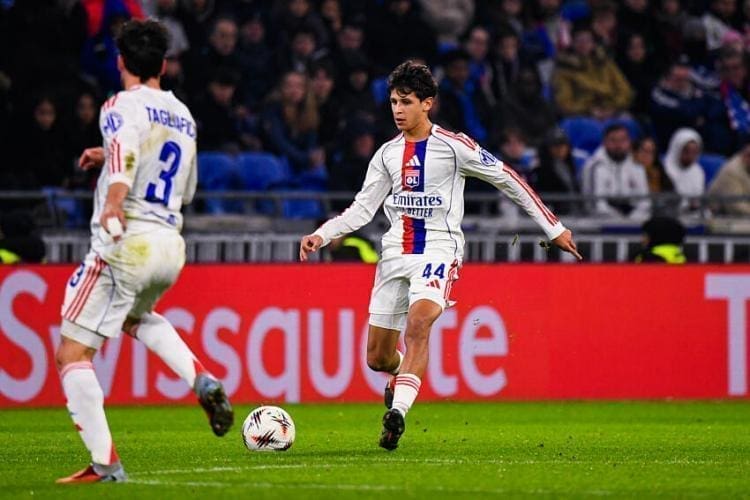 découvrez comment la presse espagnole est captivée par les débuts prometteurs d'endrick à l'olympique lyonnais, un jeune talent qui fait déjà sensation.