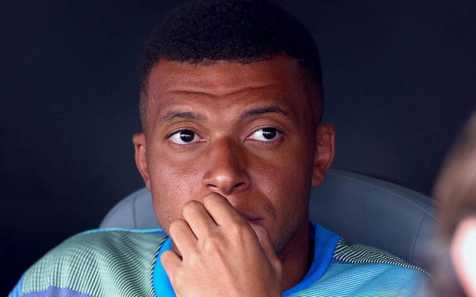 Enquête sur le policier gratifié de 60.300 euros par Mbappé : toujours en collaboration avec les Bleus, il s&rsquo;exprime sans être sanctionné