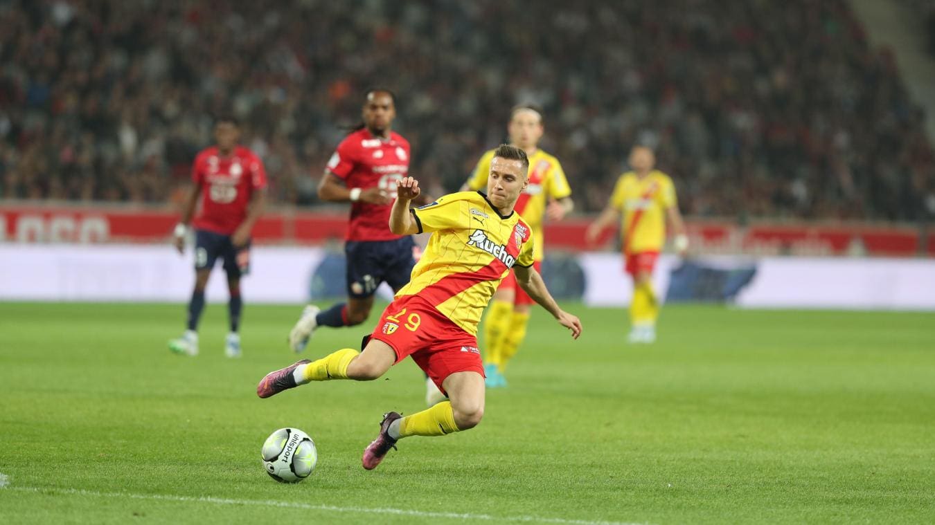 plongez dans l'euphorie du derby lensois ! découvrez l'ambiance, la passion et les moments forts qui ont marqué ce match tant attendu entre clubs rivaux.