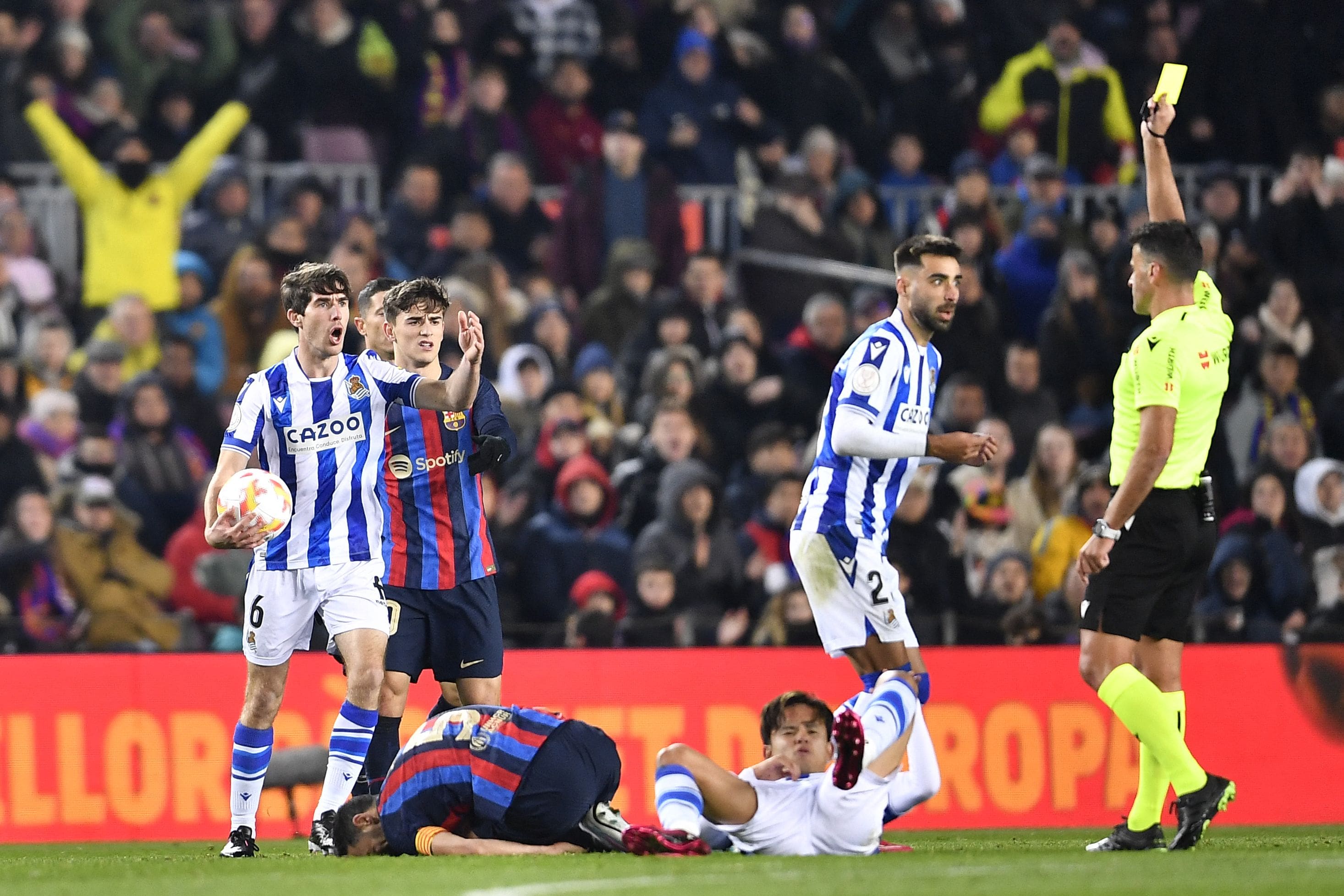 le fc barcelone prépare une réclamation officielle contre l'arbitrage suite à son dernier match, dénonçant des décisions controversées.