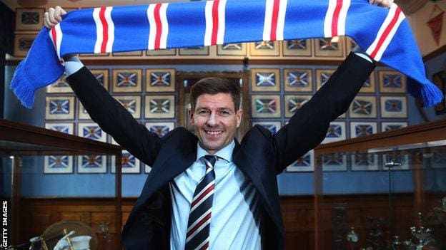 ᑕ ᑐ Steven Gerrard: Favori à 2/1 pour un retour en tant qu'entraîneur ...