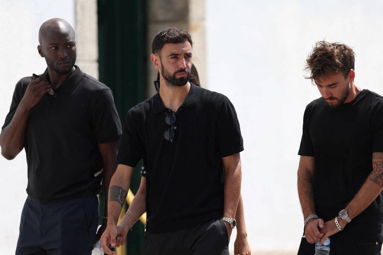 découvrez notre hommage à diogo jota, joueur de football talentueux, retraçant sa carrière, ses exploits, et l'impact qu'il a eu sur le monde du ballon rond.