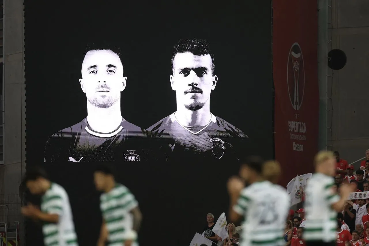 Un hommage intemporel : le club de formation de Diogo Jota et André Silva présente un maillot en leur hommage