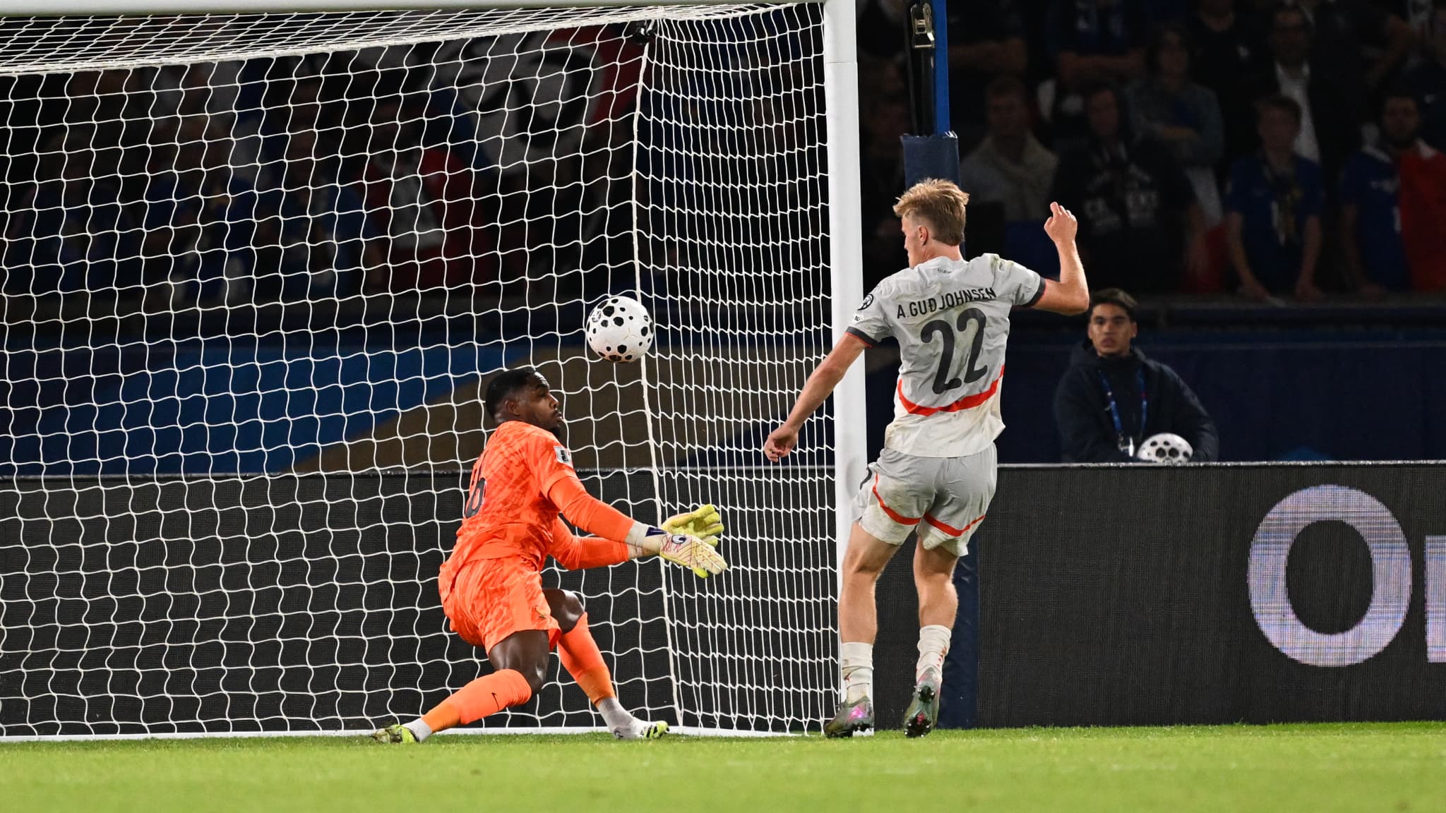 découvrez comment la qualification pour l’euro s’est vue retardée lors du match entre l’islande et la france, avec tous les moments clés et analyses.