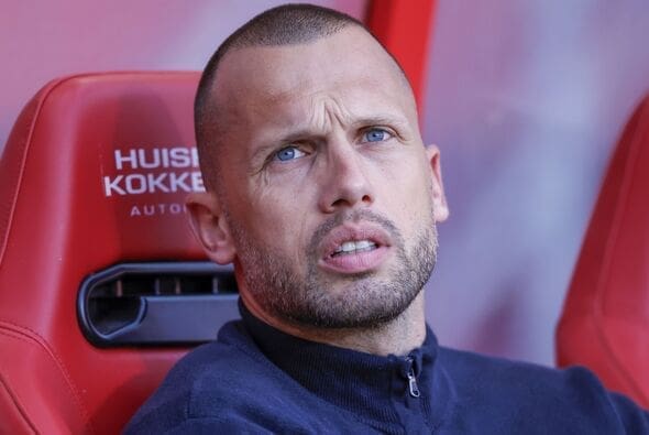 Prochain entraîneur de Tottenham : John Heitinga remplace rapidement De Zerbi pour succéder à Frank