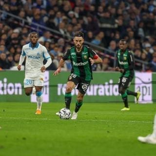 revivez les moments forts du match où lens prend l'avantage sur le havre avant la pause, avec une performance remarquable de l'équipe.