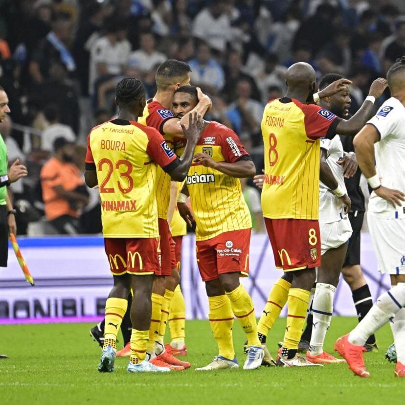 découvrez comment la défense du rc lens s'est montrée solide face à l'olympique de marseille lors de ce choc de ligue 1. analyse des temps forts, performances individuelles et statistiques clés du match lens-om.