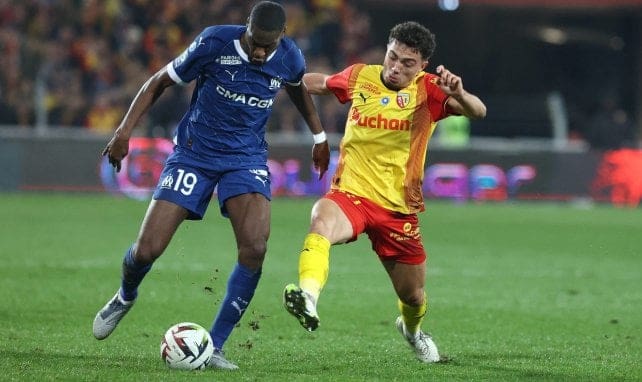 EN DIRECT. Lens-OM : Les Phocéens, en difficulté, affrontent une défense lensoise imperméable
