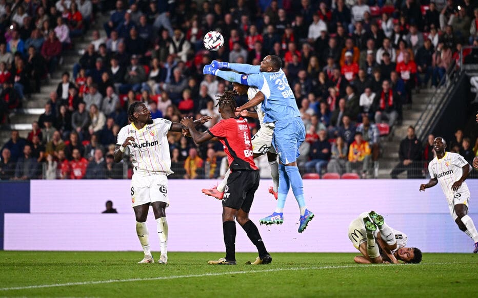 découvrez le match captivant entre lens et rennes où un but rennais a été invalidé, laissant les deux équipes sur un score d'égalité à la mi-temps. analyse des moments clés et des décisions arbitrales qui ont marqué cette rencontre.