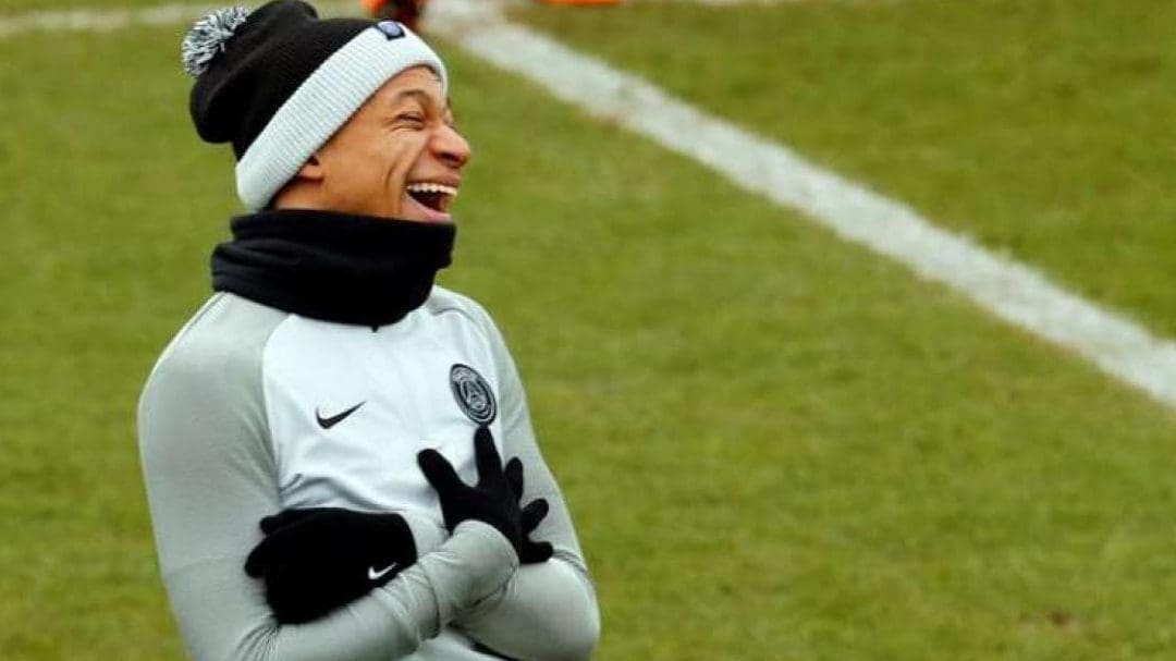 Les bijoux autorisés dans le foot féminin ?