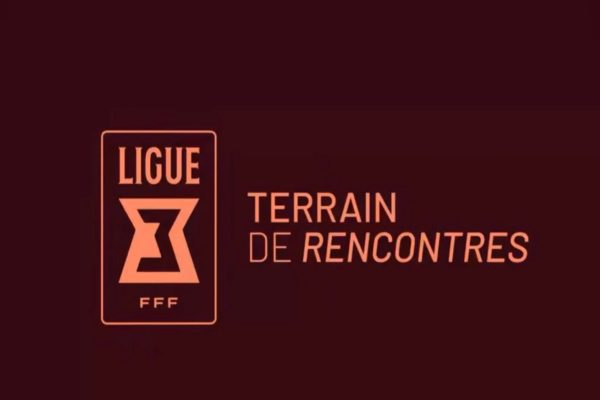 Ligue 3 : Caen lance sa saison en trombe, deux rencontres explosives et l&rsquo;impact surprenant de la FVS… Un multiplex inaugural captivant et intense