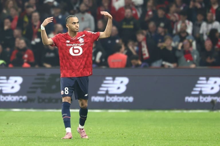 revivez le duel intense entre lille et paris fc, un match serré où lille a été freiné dans sa course. analyse et moments forts de cette rencontre captivante.