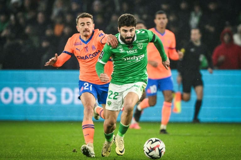 revivez le match palpitant entre lille et saint-étienne qui s'est soldé par une égalité après une séance de pénaltys intense. découvrez les moments forts du jeu, les performances des joueurs et l'analyse de cette rencontre spectaculaire.