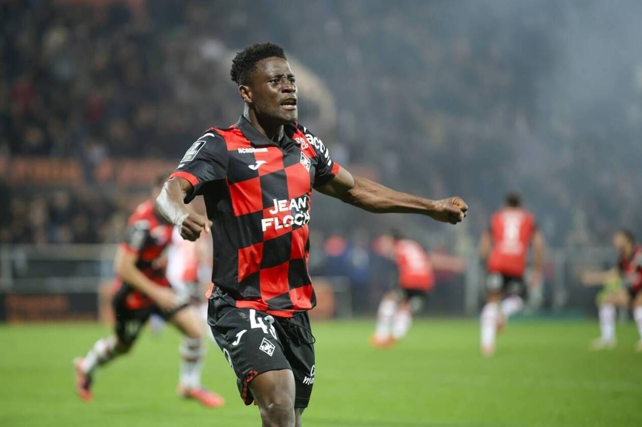 revivez le quart de finale palpitant de la coupe de france entre lorient et nice, un match intense plein de suspense et d'émotions.