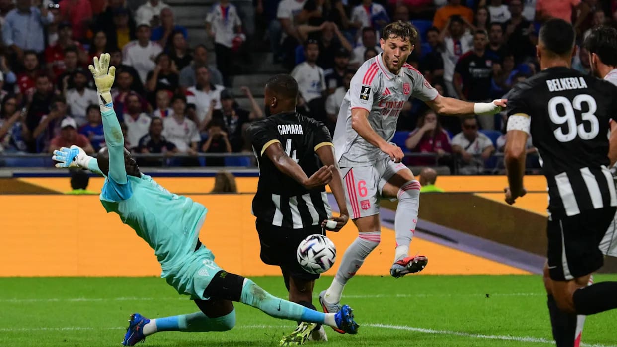En Direct: Les Lyonnais s&rsquo;imposent brillamment face à Angers et retrouvent le chemin de la victoire