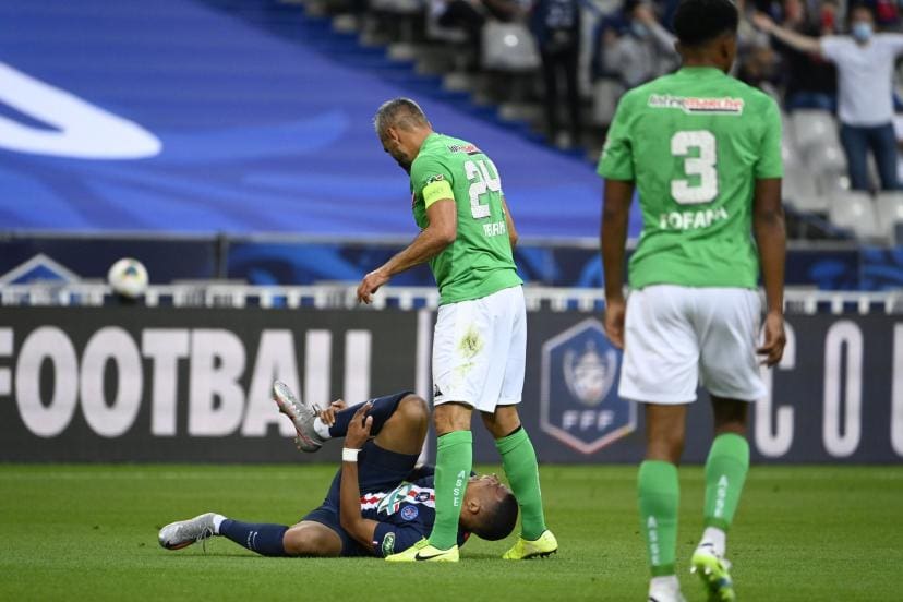 DIRECT. Real Madrid affronte Villarreal : Mbappé contraint de quitter le terrain suite à une blessure avant la trêve internationale.