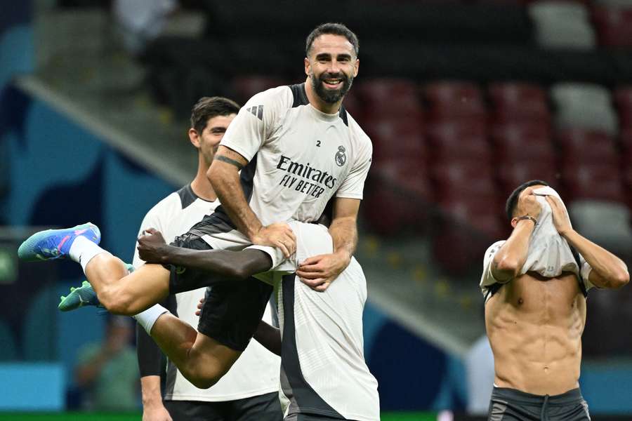 Carvajal met en avant la performance impressionnante de Mbappé après son but contre Osasuna : &lsquo;très rapide et confiant