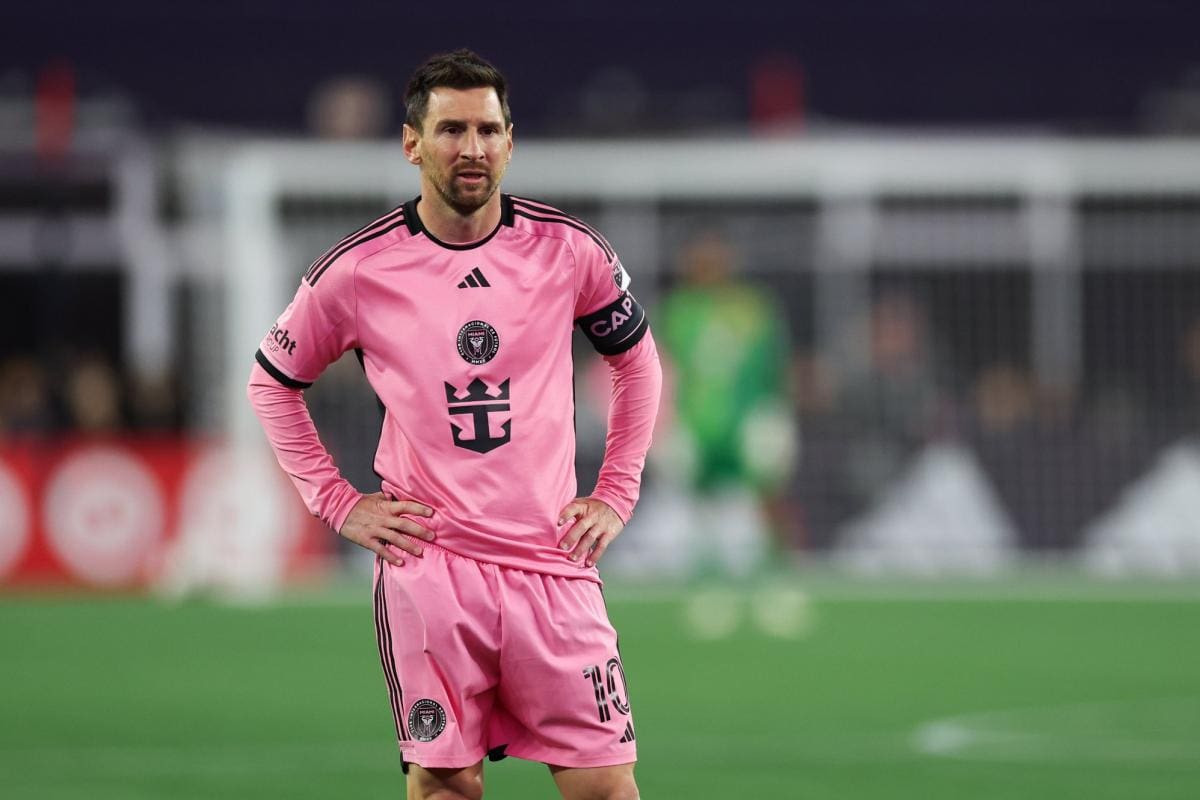 découvrez comment lionel messi illumine la major league soccer (mls) avec ses performances exceptionnelles, ses buts spectaculaires et son impact sur le football américain.