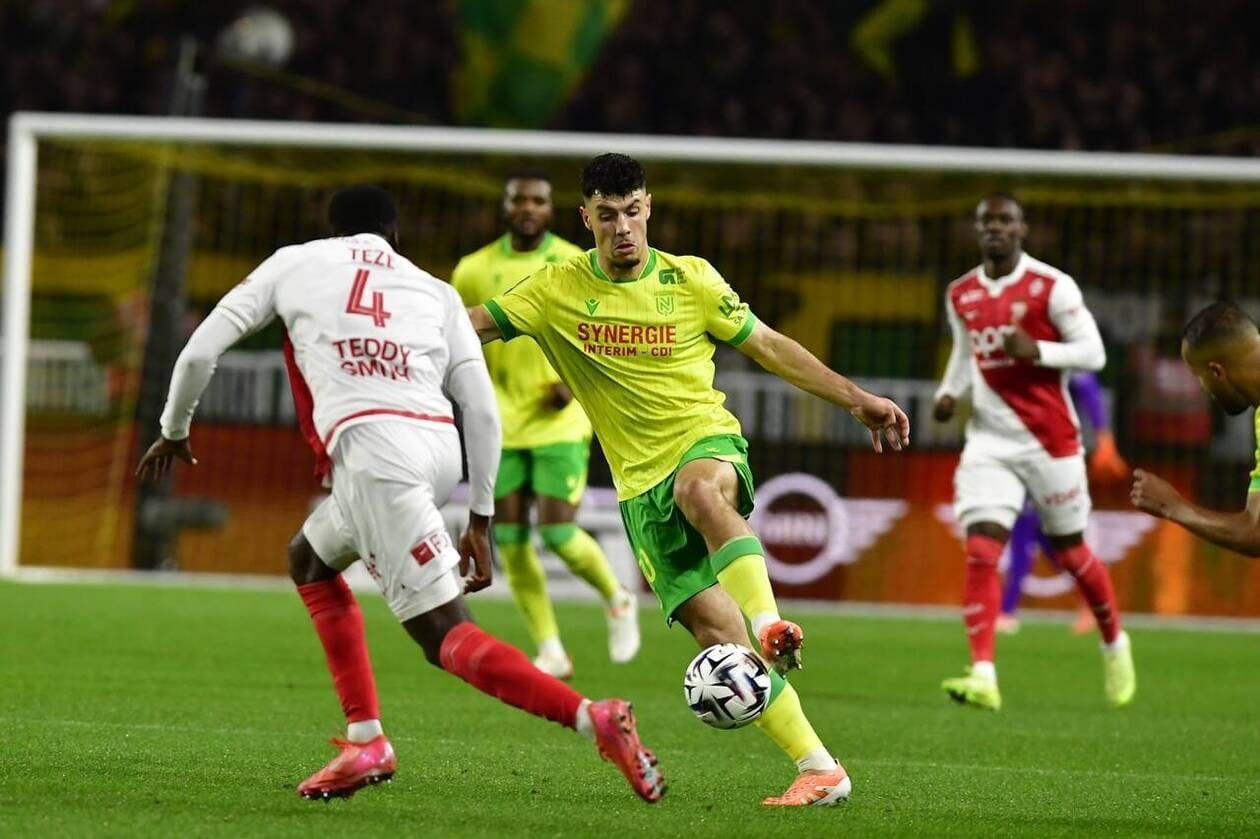 En Direct : Monaco-Nantes – Les Canaris en Pleine Tempête sur le Terrain