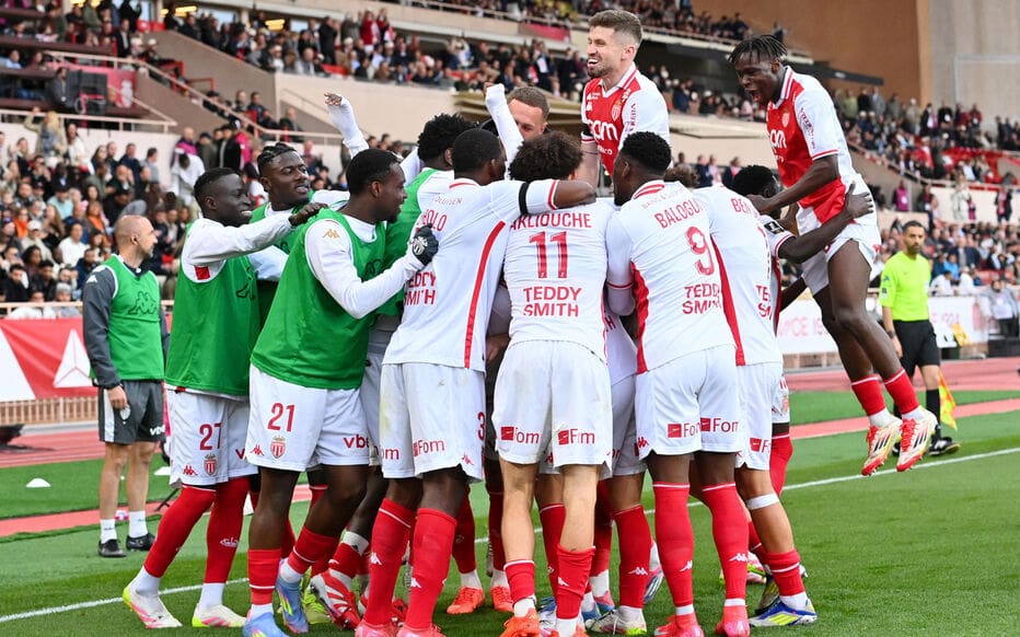découvrez comment monaco a fait face à la défaite en infériorité numérique, analysant les moments clés du match et les performances des joueurs. plongez dans les analyses et réactions après cette rencontre palpitante.