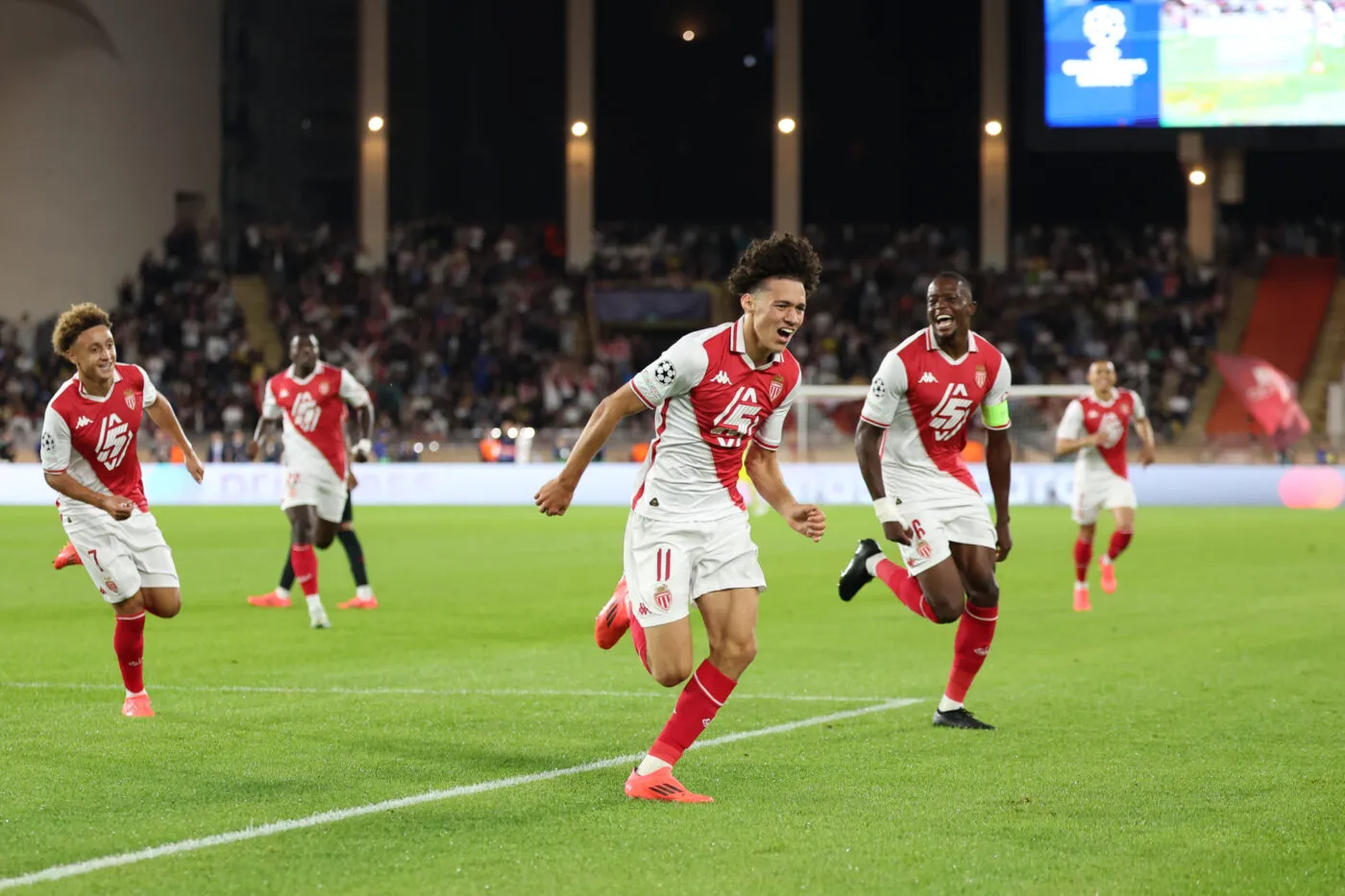 découvrez comment l'as monaco a perdu son match en infériorité numérique, plongeant dans les détails de cette rencontre captivante. analyse des performances, des décisions tactiques et des conséquences sur la saison, pour comprendre les enjeux d'un match disputé dans des conditions difficiles.