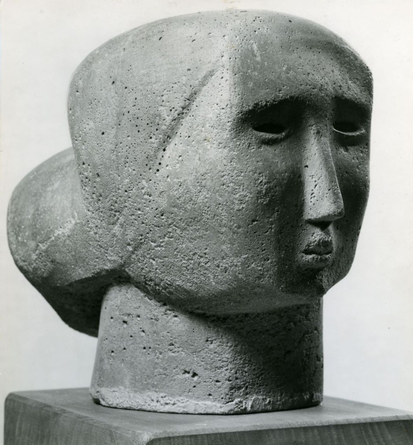 découvrez la statue henry en pleine moue, une œuvre artistique captivante qui attire les visiteurs par son expression unique. plongez dans l’histoire et la signification de cette sculpture incontournable.