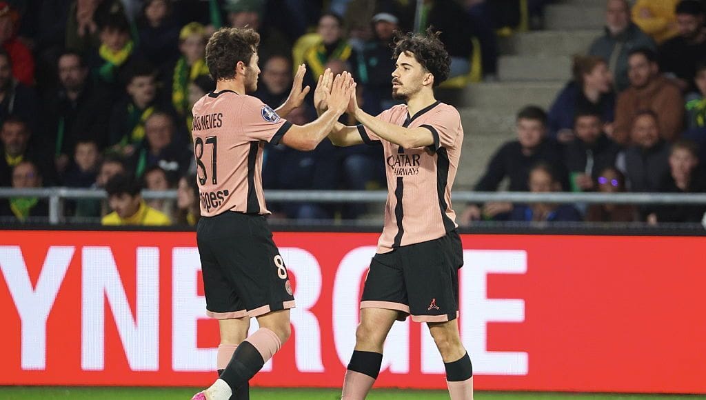 découvrez les enjeux et l’impact d’un match nantes-psg disputé sans entraîneur sur le banc. analyse, réactions et conséquences sur la performance des deux équipes.