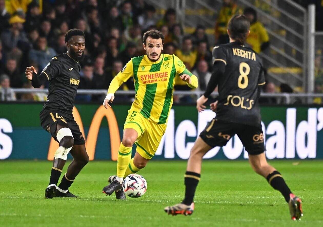 découvrez comment le fc nantes a remporté la victoire face au paris fc lors de ce match passionnant, avec tous les temps forts, les buts et l'analyse du jeu.