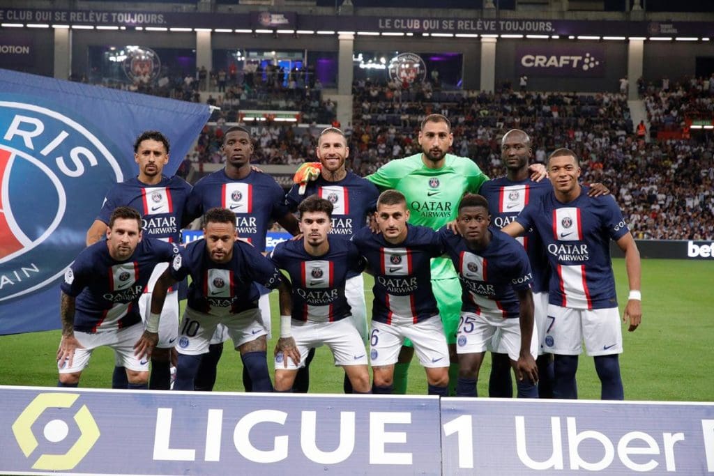 découvrez comment neves a réalisé un triplé exceptionnel lors du match entre toulouse et psg. résumé, moments forts et analyse de cette performance spectaculaire !