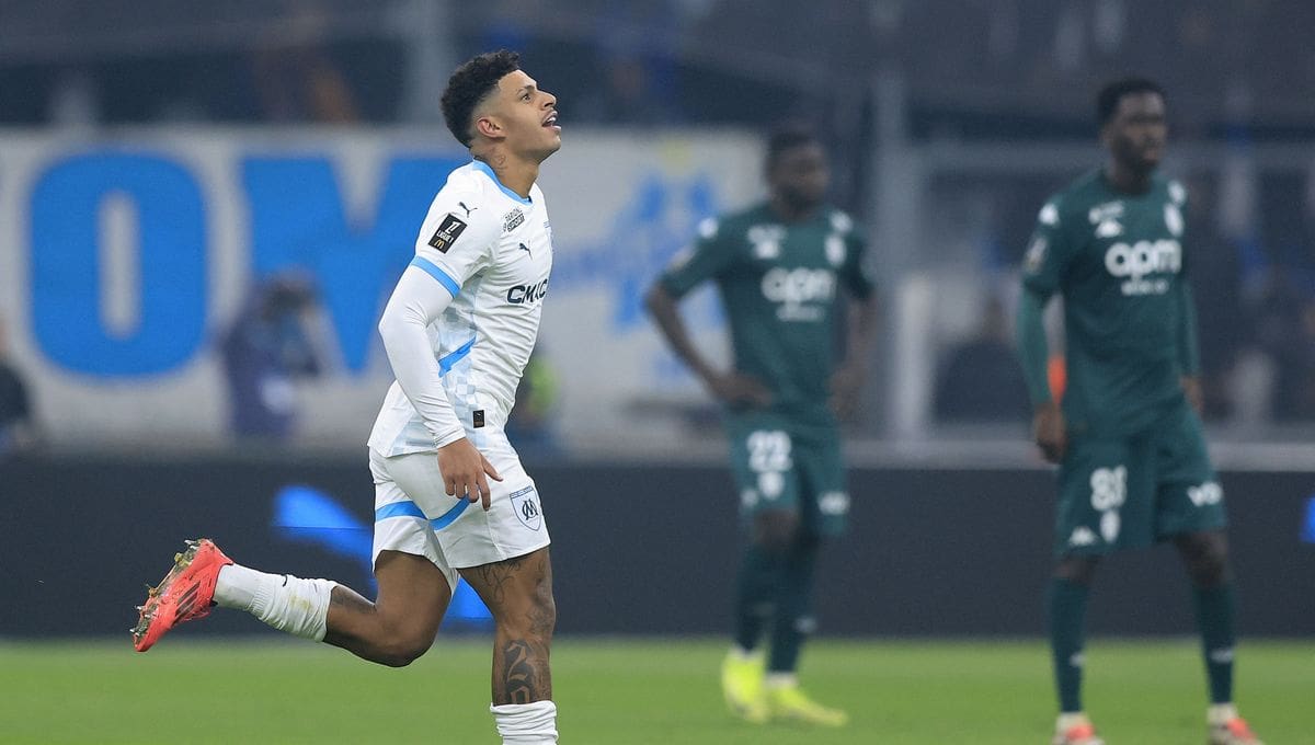 EN DIRECT : L&rsquo;OL triomphe sur l&rsquo;OM dans les dernières secondes, malgré un avantage numérique !