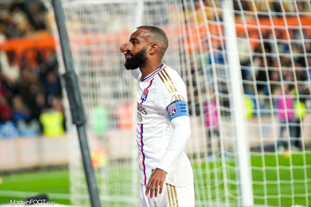 lyon s'impose face à brest dans un match captivant, tandis que l'entraîneur fonseca fait face à des mesures disciplinaires après la rencontre. découvrez les moments forts et les réactions de cette rencontre au sommet.