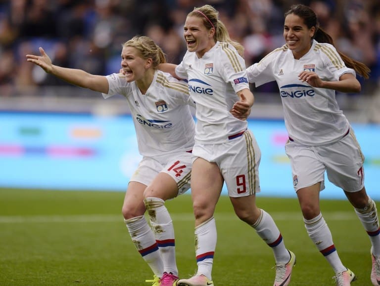 revivez le match ol lyonnes vs wolfsburg avec le doublé de hegerberg qui propulse l'ol en tête du classement. analyse complète et moments forts.