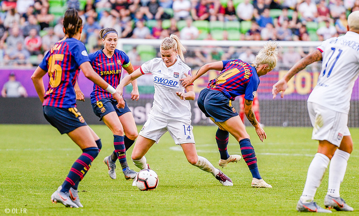 revivez le match ol lyonnes vs wolfsburg avec le doublé de hegerberg qui propulse l'ol en tête du classement.
