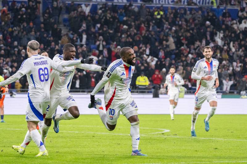 suivez le match ol vs nantes avec les gones qui parviennent à débloquer la défense et à prendre l'avantage dans cette confrontation intense.