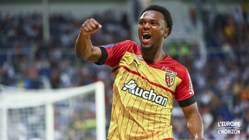 Le joli acte de Loïs Openda qui offre des maillots lors de son retour à Bollaert-Delelis