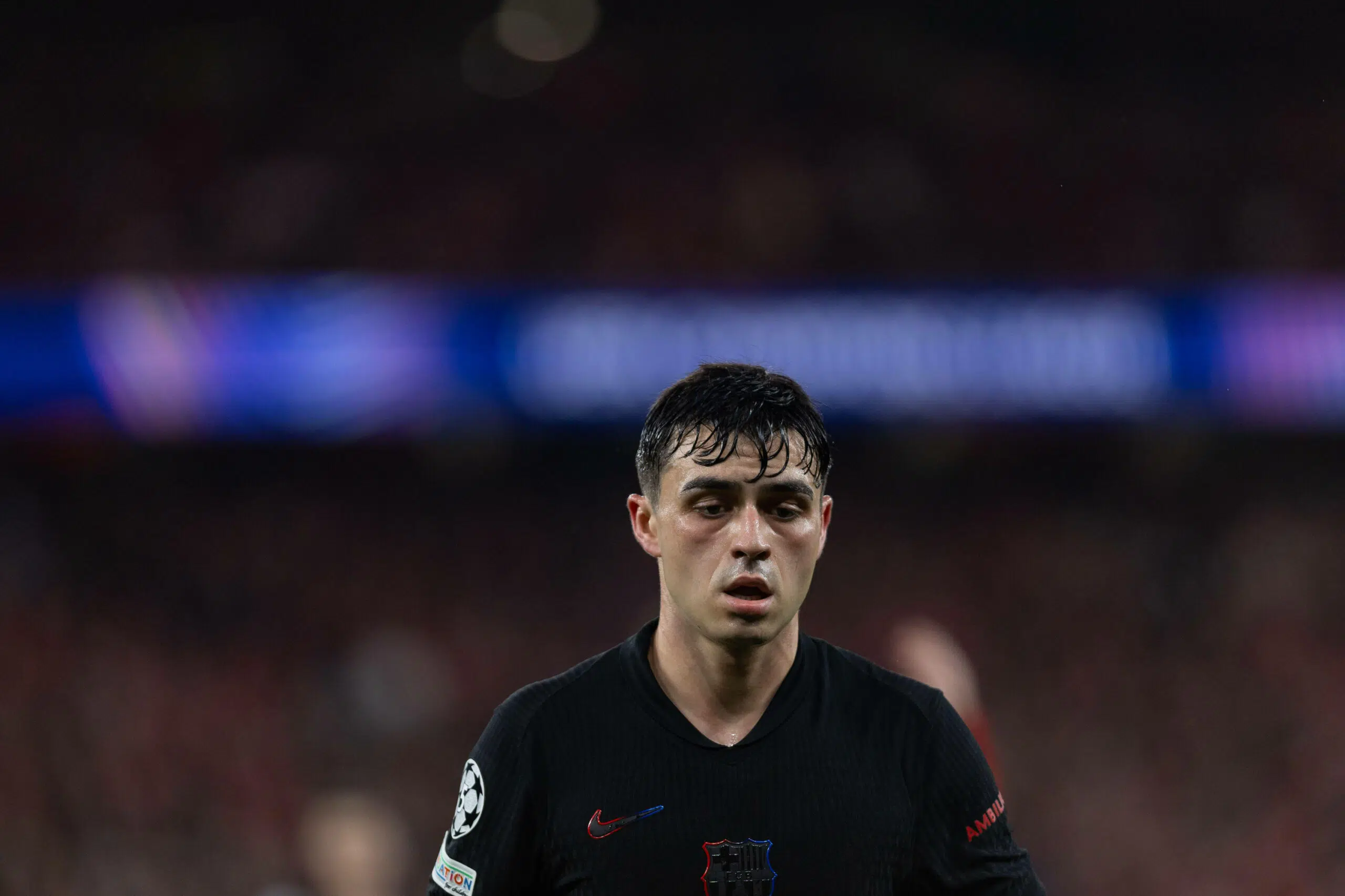 découvrez comment pedri, jeune prodige du football, séduit le monde avec son talent exceptionnel et son jeu élégant sur le terrain.