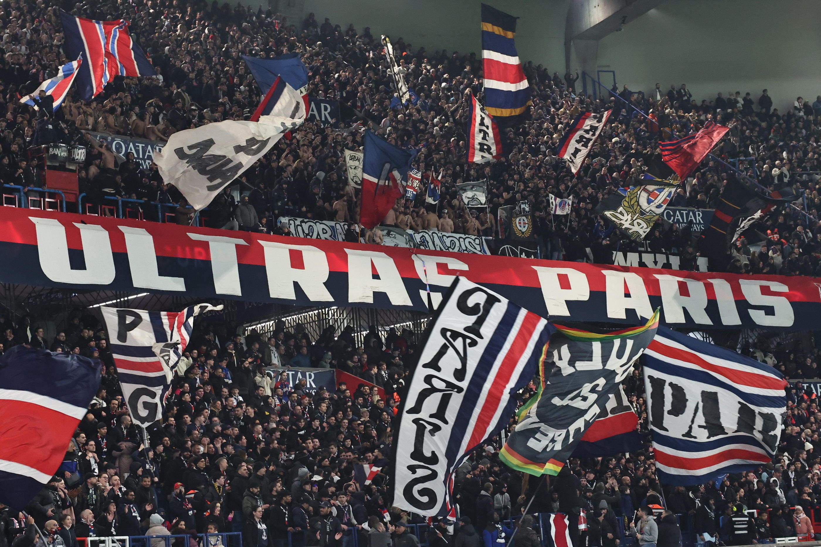 résumé du match psg 1-0 angers avec un hommage émouvant à donnarumma. découvrez le but décisif, les temps forts de la rencontre et l’importance du gardien italien lors de cette victoire du paris saint-germain.
