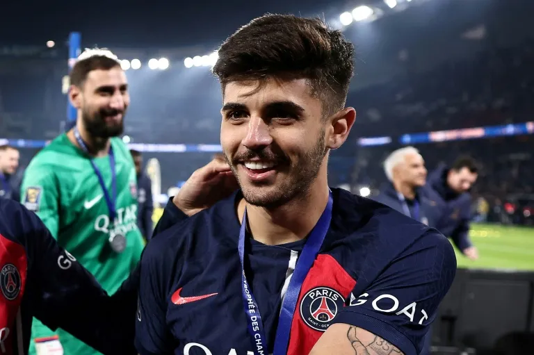 En Direct : PSG face à Auxerre, Beraldo marque un doublé et fait briller la défense centrale du PSG