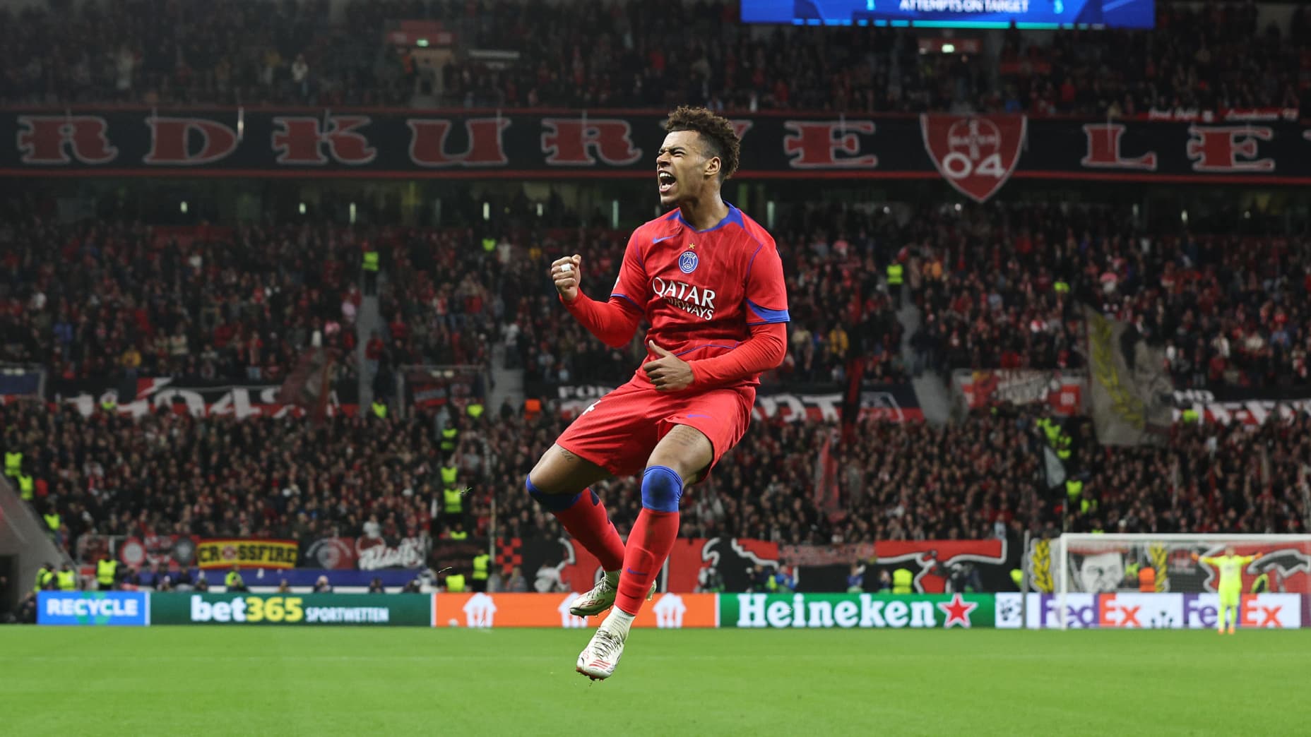EN DIRECT. PSG écrase Bayer Leverkusen dans un match mémorable