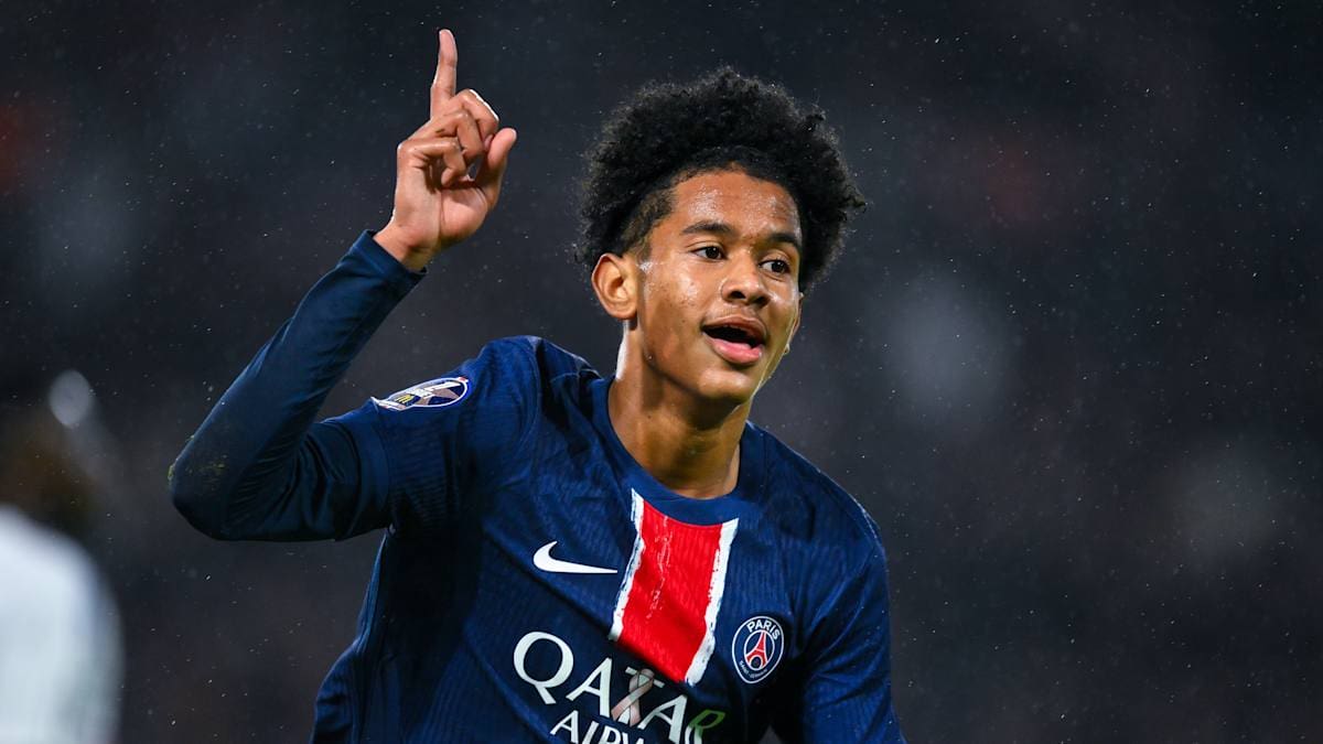 revivez le match palpitant psg - strasbourg avec une égalité arrachée dans les dernières minutes. analyse, résumé et moments forts de cette rencontre pleine de suspense en ligue 1.