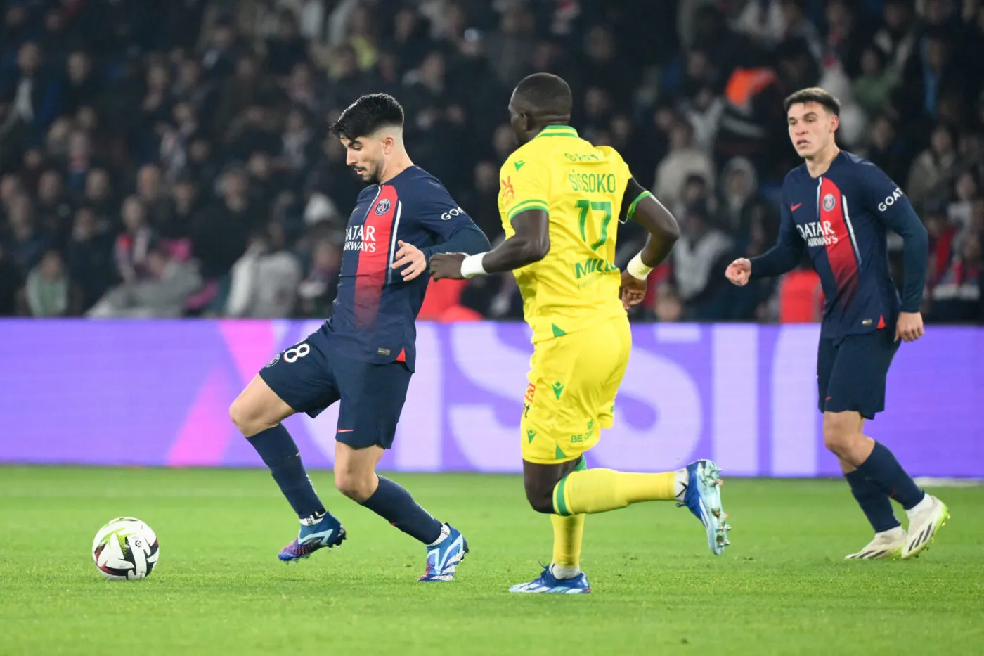découvrez comment le psg a décroché une nouvelle victoire face à nantes : résumé du match, moments forts, buteurs et réactions à chaud.