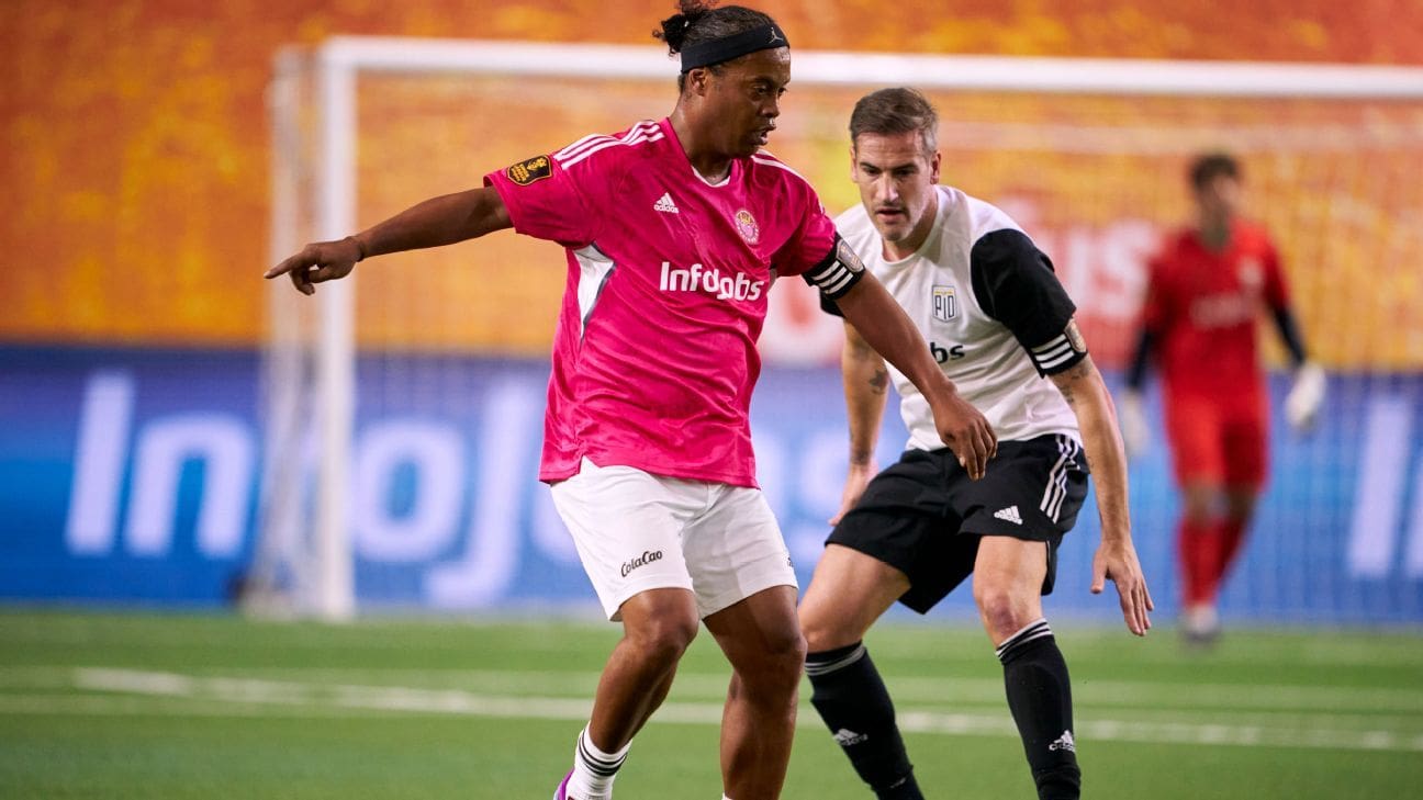 Ronaldinho revient jouer dans une ligue qui est devenue « la fièvre » en Espagne, marque presque un beau but, mais voit l&rsquo;équipe perdre