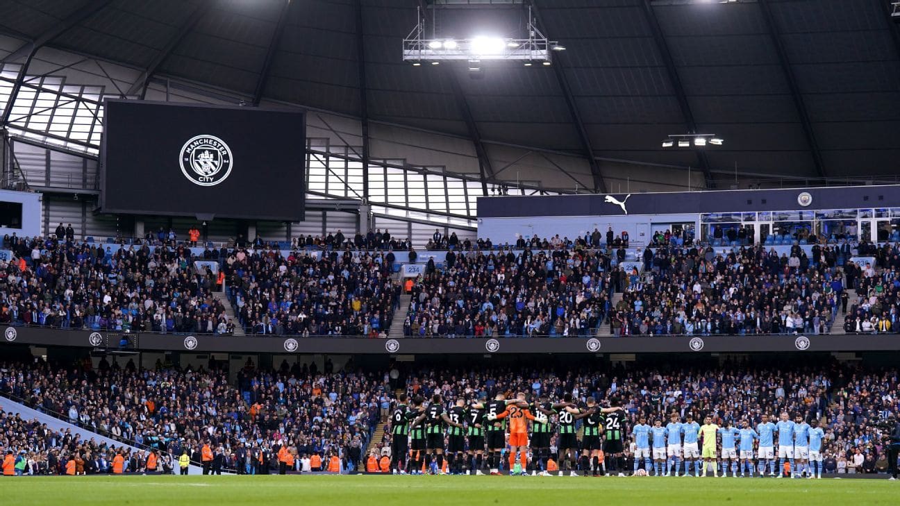 Manchester City annonce qu&rsquo;il interdira aux supporters qui scandaient des moqueries sur la mort de Bobby Charlton : « Respect dans notre jeu »