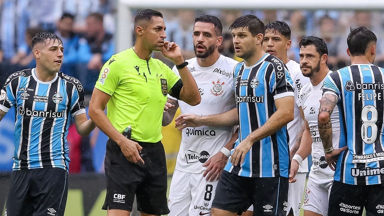 Seneme admet une erreur d&rsquo;arbitrage et du VAR et voit un penalty sur Bidu lors du Grêmio x Corinthians : « Son corps est projeté »