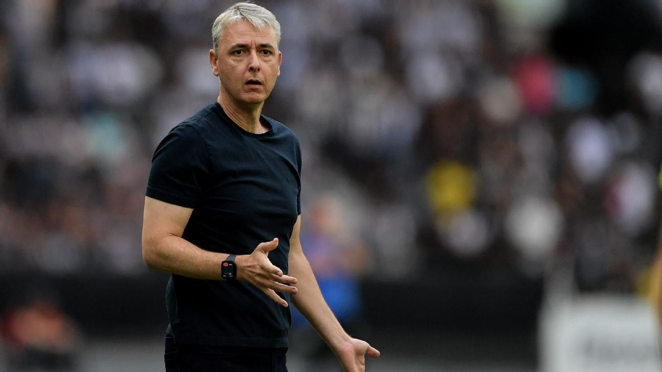 Tiago Nunes demande aux supporters de Botafogo un « vote de confiance » et félicite l&rsquo;équipe: « Nous avons l&rsquo;impression d&rsquo;avoir joué un grand match »