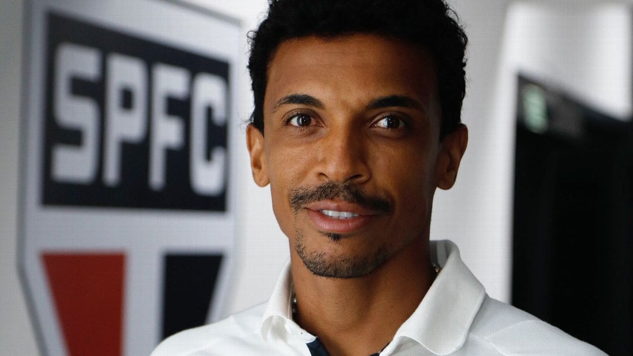 Présenté à São Paulo, Luiz Gustavo n&rsquo;exclut pas de changer de poste et parle de « l&rsquo;amélioration des joueurs »