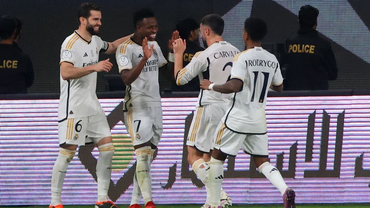 Vinicius Jr. détruit avec un triplé en 1ère mi-temps, le Real Madrid bat Barcelone au Clásico et devient champion de la Supercoupe d&rsquo;Espagne