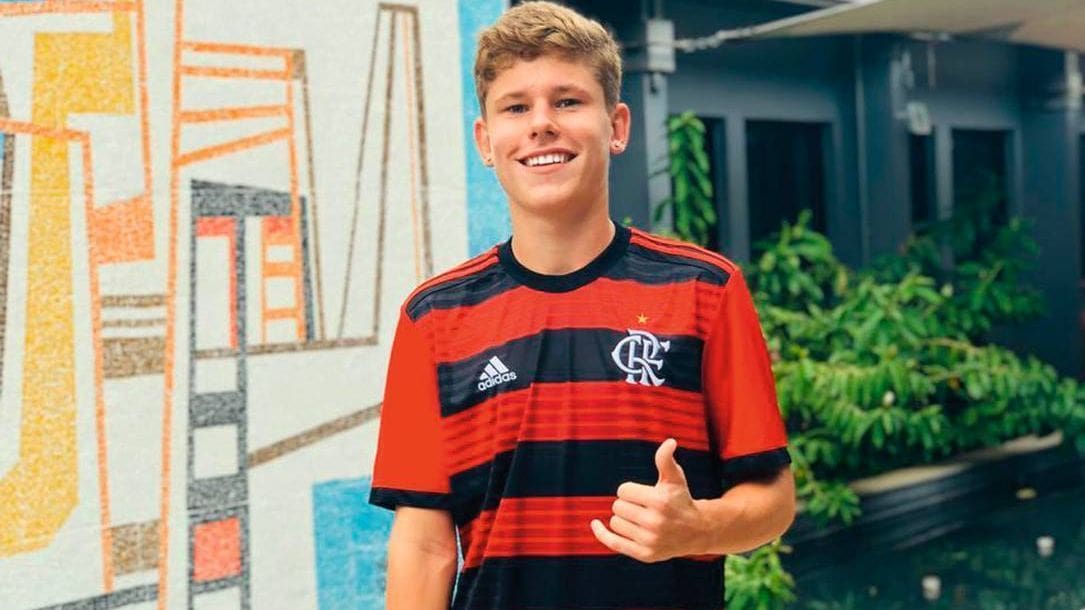 Licencié de Flamengo par téléphone, le survivant de l&rsquo;incendie de Ninho tente de réaliser son rêve en dehors du football