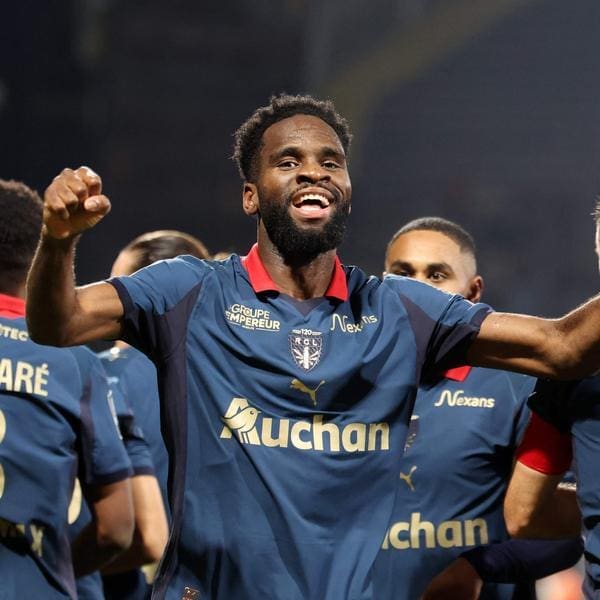 RC Lens, leader en Ligue 1 au départ de 2026 : Jusqu&rsquo;où ira cette incroyable série ?